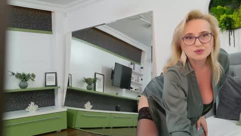 Snapshot of nathalienat chatting on 18, 4, 2026 Nathalie online show from 18, 4, 2026