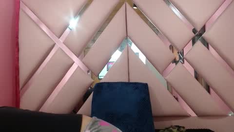 nathaly low online show from 8, 1, 2026