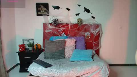 Snapshot of nathaly_stepmom chatting on 17, 10, 2025 Natha online show from 17, 10, 2025