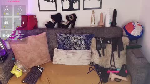 Snapshot of nathaly_stepmom chatting on 23, 6, 2026 Natha online show from 23, 6, 2026