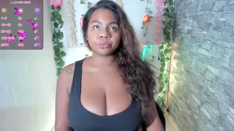 Snapshot of nathasha_jhonsom_ chatting on 7, 10, 2025 Naty online show from 7, 10, 2025