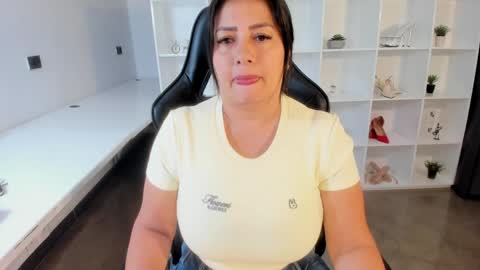 Snapshot of natural_bigboobs chatting on 6, 6, 2026 Jazmin Bigboobs online show from 6, 6, 2026