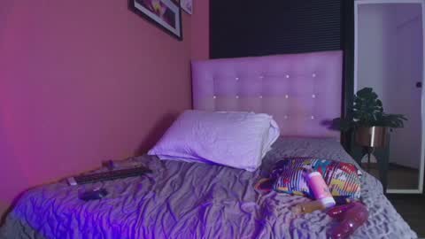 Gwen  online show from 10, 12, 2024