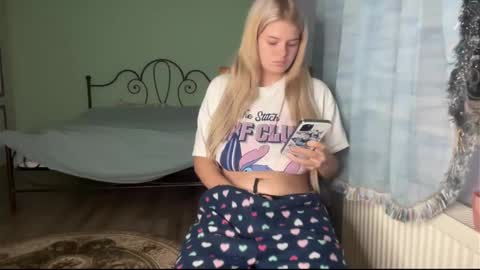 Snapshot of natybron chatting on 12, 11, 2025 Andreea online show from 12, 11, 2025