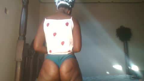 Snapshot of naughtiecouple_ chatting on 21, 10, 2025 naughtiecouple_ online show from 21, 10, 2025