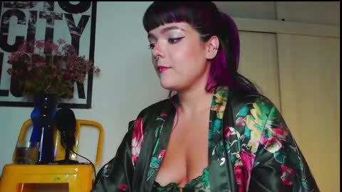Snapshot of naughty_em_17 chatting on 10, 5, 2026 Em please help me reach 100 thumbs up 3 online show from 10, 5, 2026