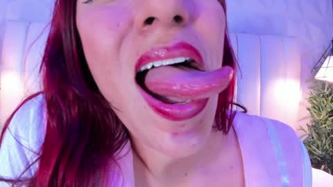 Snapshot of naughty_flower18 chatting on 7, 12, 2024 Flor online show from 7, 12, 2024