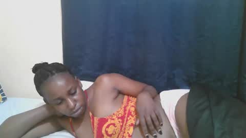 Snapshot of naughty_slender2 chatting on 29, 10, 2025 jn online show from 29, 10, 2025