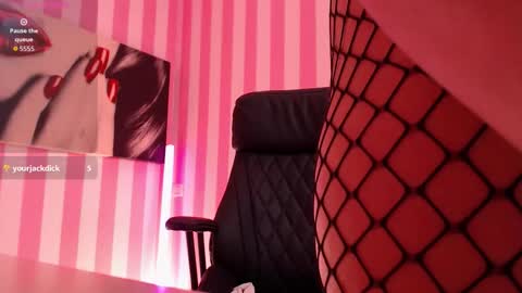 Snapshot of naughtyelska chatting on 9, 10, 2025 Elska online show from 9, 10, 2025