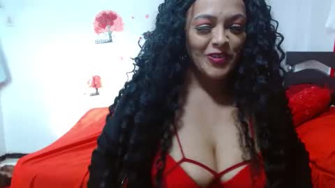 Snapshot of naughtygoddesss chatting on 12, 10, 2025 naughtygoddesss online show from 12, 10, 2025