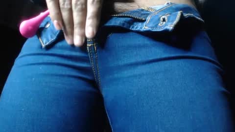 Snapshot of naughtyhotsquirt chatting on 4, 2, 2025 Kimberly online show from 4, 2, 2025