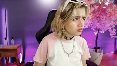 Snapshot of navier__ chatting on 6, 11, 2025 Navier online show from 6, 11, 2025