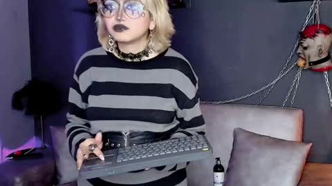 Snapshot of navier__ chatting on 3, 12, 2025 Navier online show from 3, 12, 2025