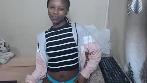 nawtylarissa_ online show from 17, 11, 2025