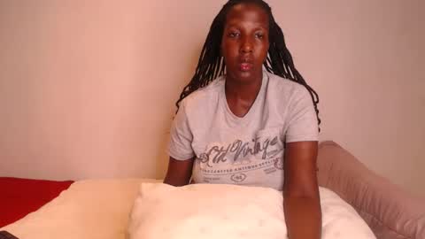 Snapshot of nawtylezi696 chatting on 24, 9, 2025 nawtylezi696 online show from 24, 9, 2025