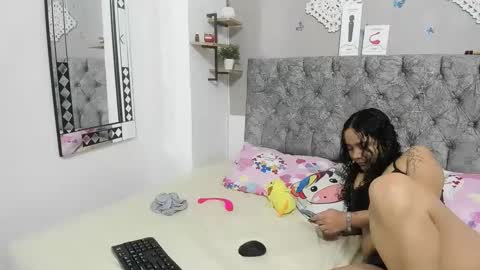 nay_and_aleja online show from 4, 12, 2024