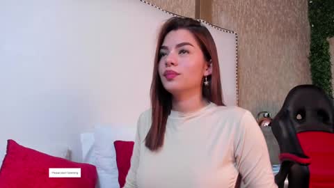 Snapshot of nayla_bss chatting on 30, 9, 2025 Mia online show from 30, 9, 2025