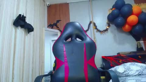 Snapshot of nazper_2 chatting on 4, 11, 2025 NAZPER online show from 4, 11, 2025