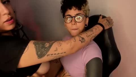 Snapshot of nazzz10 chatting on 28, 11, 2025 nazzz10 online show from 28, 11, 2025