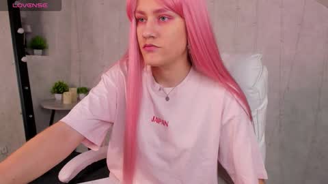 Snapshot of nedzumi_sato chatting on 14, 12, 2025 Nedzumi online show from 14, 12, 2025