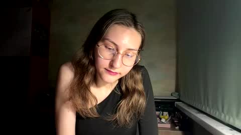 Snapshot of neliamerten chatting on 28, 5, 2026 Mia online show from 28, 5, 2026