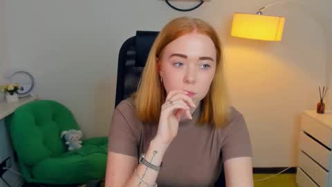 Snapshot of nelliemathers chatting on 12, 11, 2025 Nelli online show from 12, 11, 2025