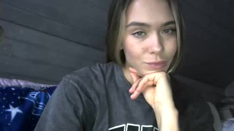 Snapshot of nelly_fortu chatting on 5, 11, 2025 nelly_fortu online show from 5, 11, 2025