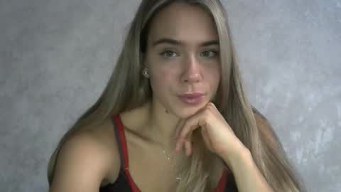 Snapshot of nelly_fortu chatting on 18, 11, 2025 nelly_fortu online show from 18, 11, 2025