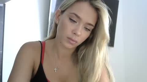nelly_fortu online show from 22, 5, 2026