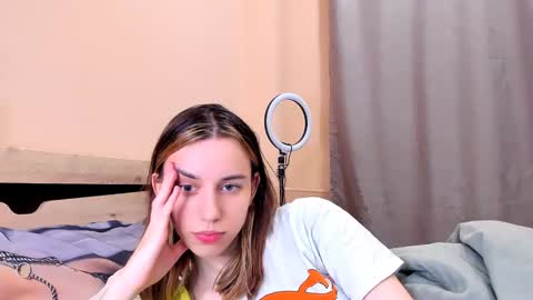 Snapshot of nelly_yy chatting on 2, 2, 2025 nelly_yy online show from 2, 2, 2025