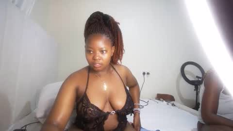 Snapshot of nellyeluxe chatting on 28, 5, 2026 nellyeluxe online show from 28, 5, 2026
