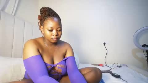 Snapshot of nellyeluxe chatting on 31, 5, 2026 nellyeluxe online show from 31, 5, 2026