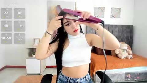 nenitaa_ online show from 12, 6, 2026