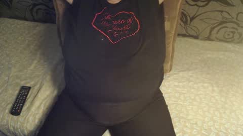 Snapshot of new_milf chatting on 25, 4, 2026 Lilly online show from 25, 4, 2026