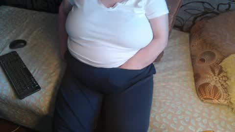 Snapshot of new_milf chatting on 28, 4, 2026 Lilly online show from 28, 4, 2026