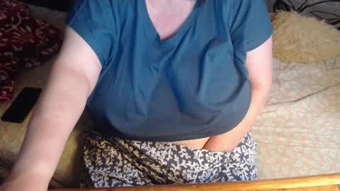 Snapshot of new_milf chatting on 9, 5, 2026 Lilly online show from 9, 5, 2026