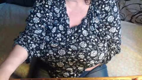 Snapshot of new_milf chatting on 13, 5, 2026 Lilly online show from 13, 5, 2026