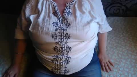 Snapshot of new_milf chatting on 18, 5, 2026 Lilly online show from 18, 5, 2026