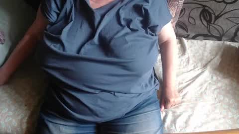 Snapshot of new_milf chatting on 23, 5, 2026 Lilly online show from 23, 5, 2026