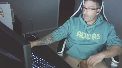 Snapshot of newevo chatting on 28, 10, 2025 newevo online show from 28, 10, 2025