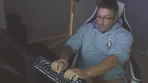 Snapshot of newevo chatting on 2, 11, 2025 newevo online show from 2, 11, 2025