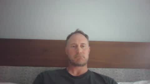 Snapshot of newportman1030 chatting on 12, 2, 2025 amandandhisgirl online show from 12, 2, 2025