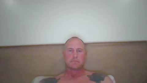 Snapshot of newportman1030 chatting on 28, 11, 2025 amandandhisgirl online show from 28, 11, 2025