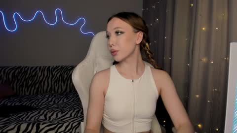 Snapshot of neyrmina chatting on 2, 1, 2025 Mina online show from 2, 1, 2025