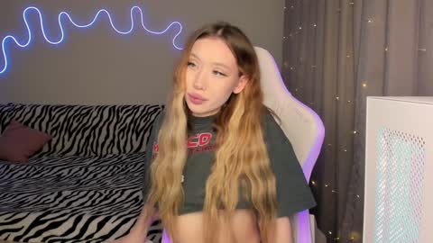 Snapshot of neyrmina chatting on 8, 1, 2025 Mina online show from 8, 1, 2025