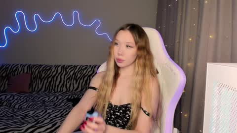 Snapshot of neyrmina chatting on 16, 1, 2025 Mina online show from 16, 1, 2025