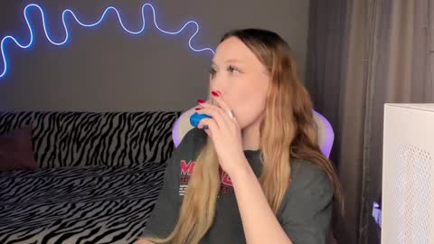 Snapshot of neyrmina chatting on 28, 1, 2025 Mina online show from 28, 1, 2025