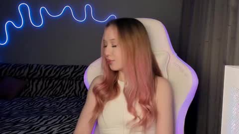 Snapshot of neyrmina chatting on 20, 2, 2025 Mina online show from 20, 2, 2025