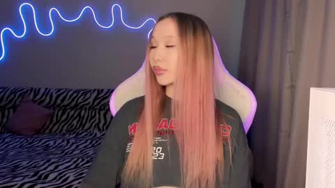 Snapshot of neyrmina chatting on 22, 2, 2025 Mina online show from 22, 2, 2025