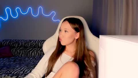 Snapshot of neyrmina chatting on 31, 10, 2025 Mina online show from 31, 10, 2025